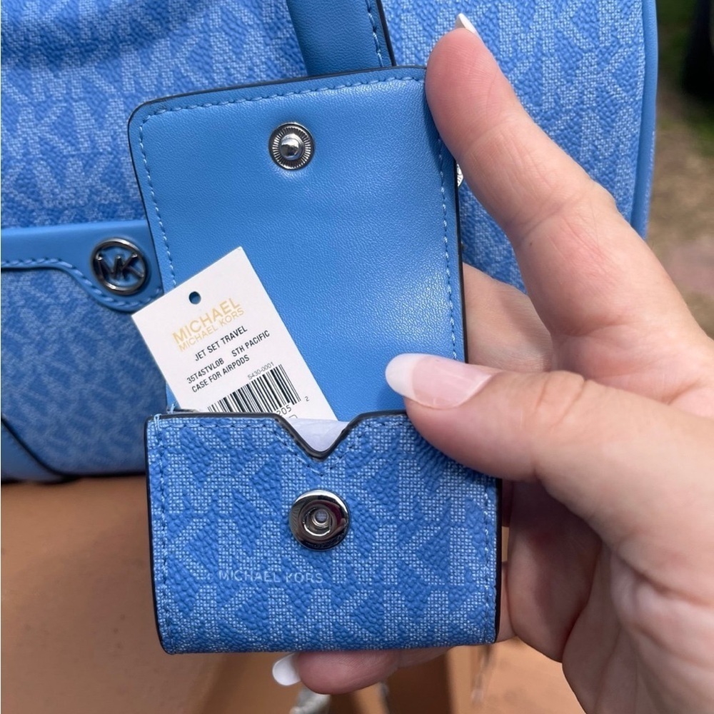 Michael Kors Signature Blue AirPods Case Keychain South Pacific NWT - Picture 3 of 4